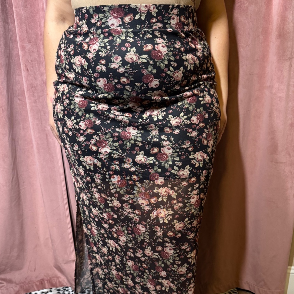 Floral Pencil Skirt in Black and Pink